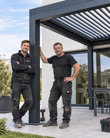 Arnaud et Fred, installation et service après-vente chez HMG Extérieur