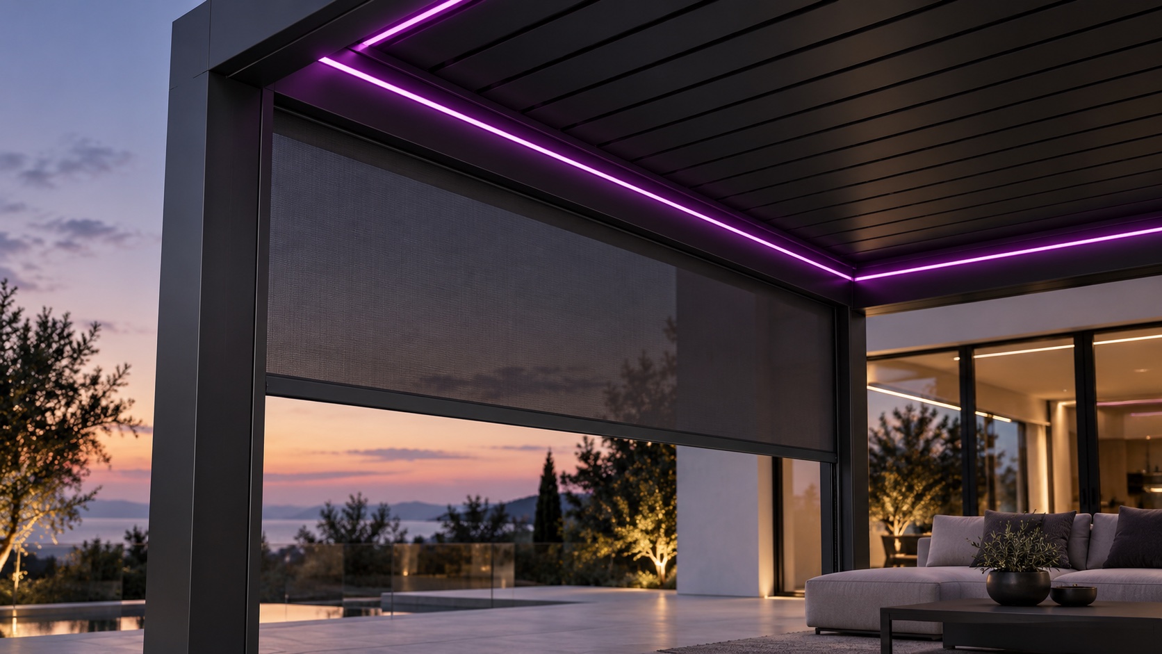 Éclairage RGB périphérique d’une pergola, le soir